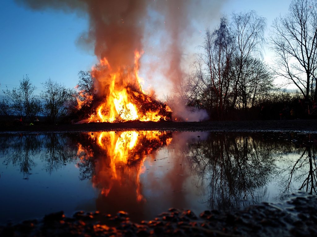Osterfeuer Walle